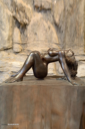 Enfantement : sculpture en terre cuite, 43 cm x 31 cm